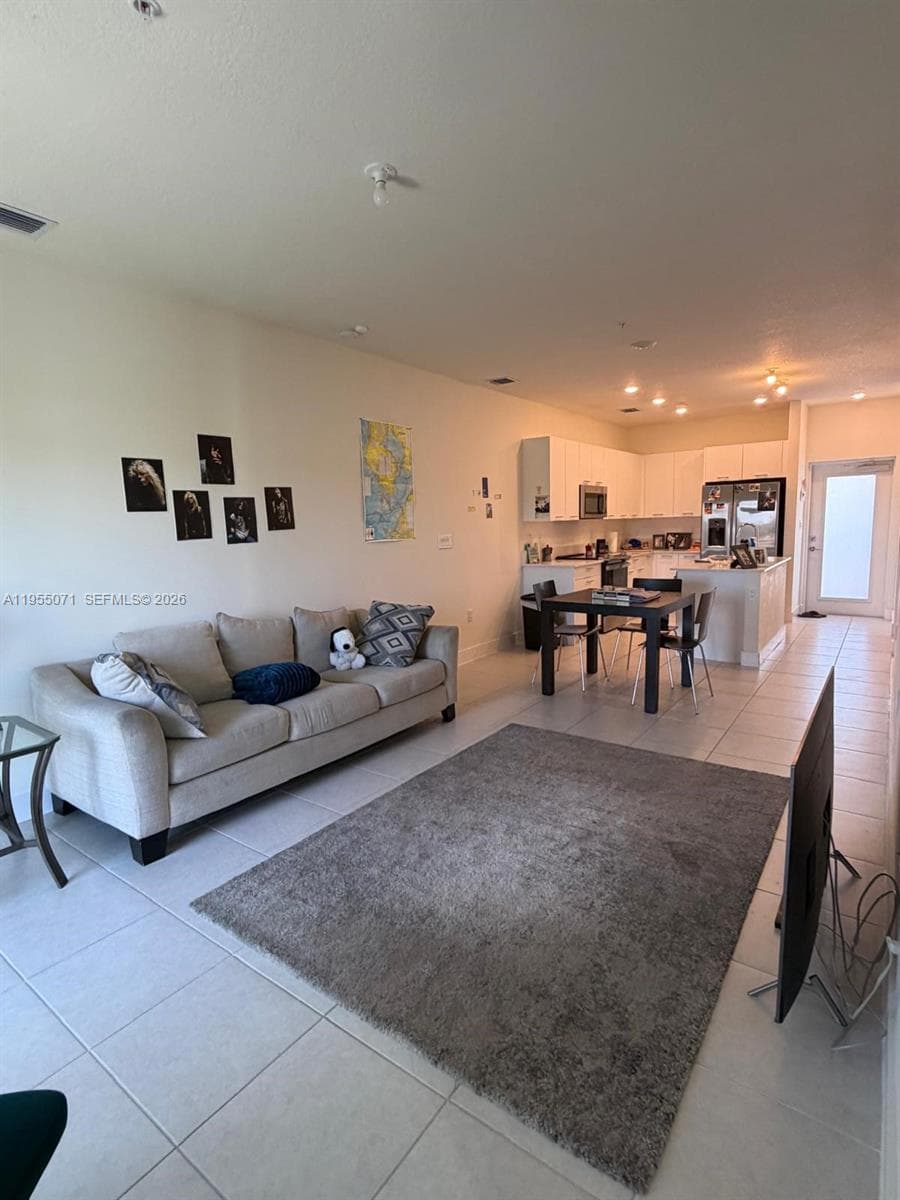 8001 NW 41st St # 310, Doral FL 33166 photo 2