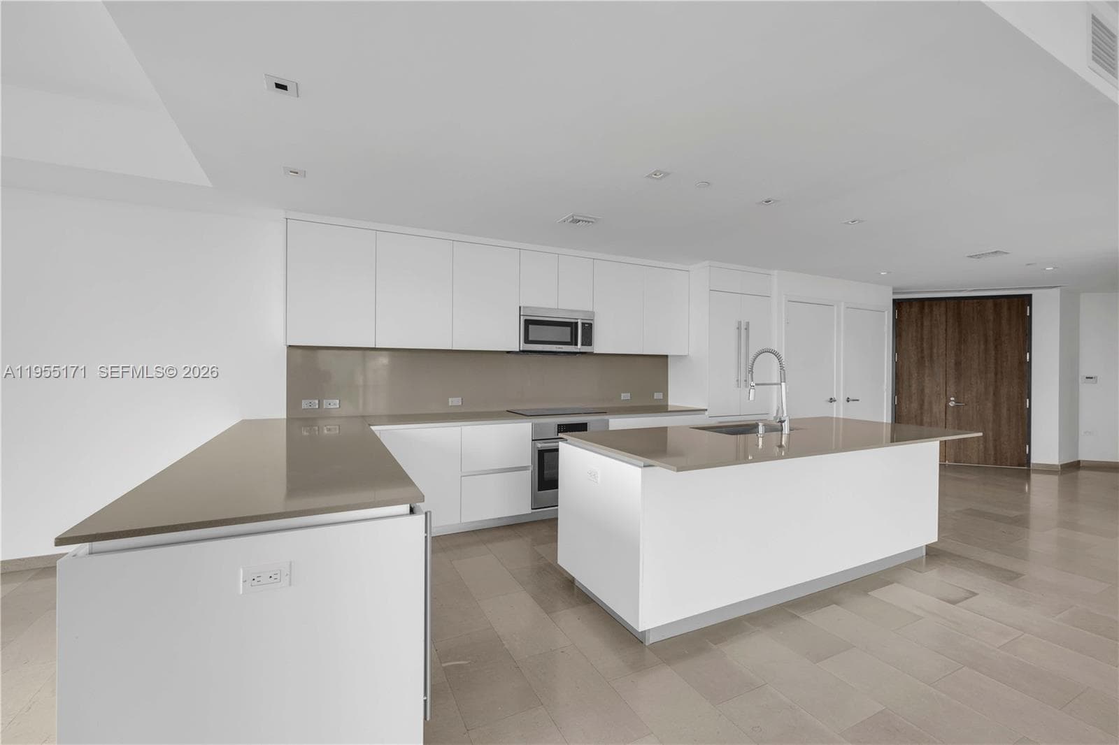 88 SW 7th St # 3711, Miami FL 33130 photo 2