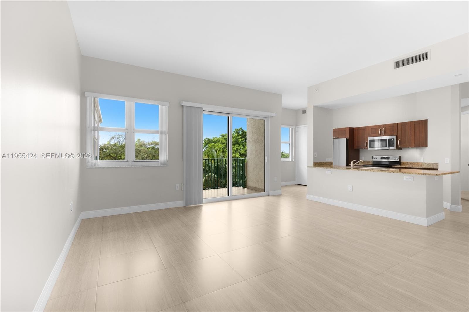 20000 E Country Club Dr # 402, Aventura FL 33180 photo 5