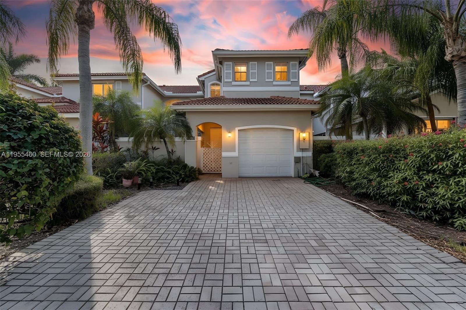 1120 Cliffrose St, Hollywood FL 33019 photo 2