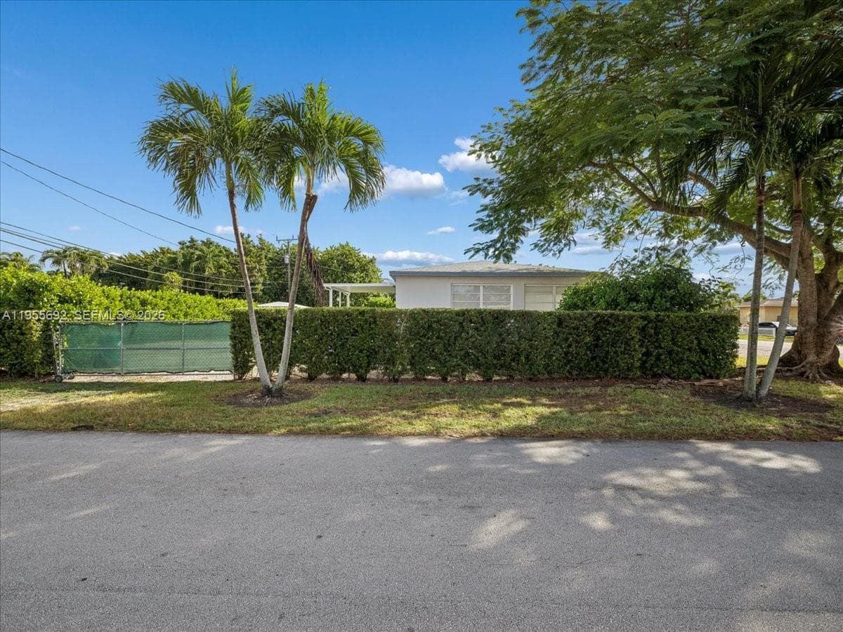 6891 SW 26th Ter, Miami FL 33155 photo 2
