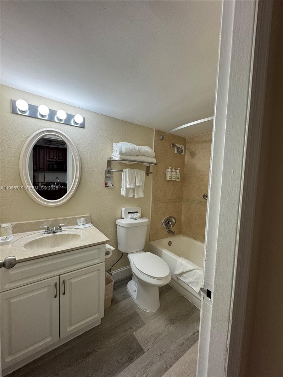 19201 Collins Ave # 1103, Sunny Isles Beach FL 33160 photo 2
