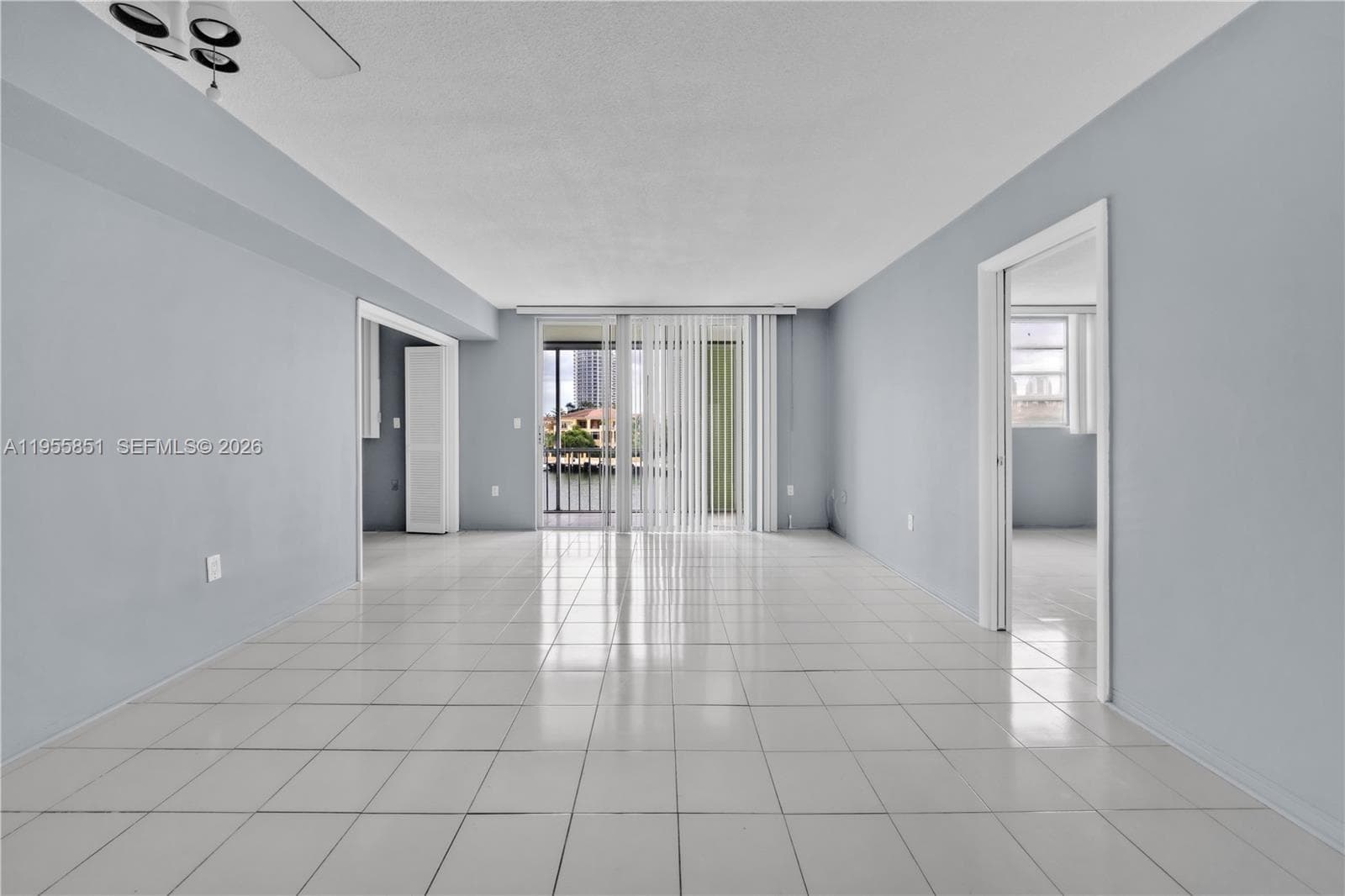 3030 Marcos Dr # T409(AVAILABLE NOW), Aventura FL 33160 photo 2