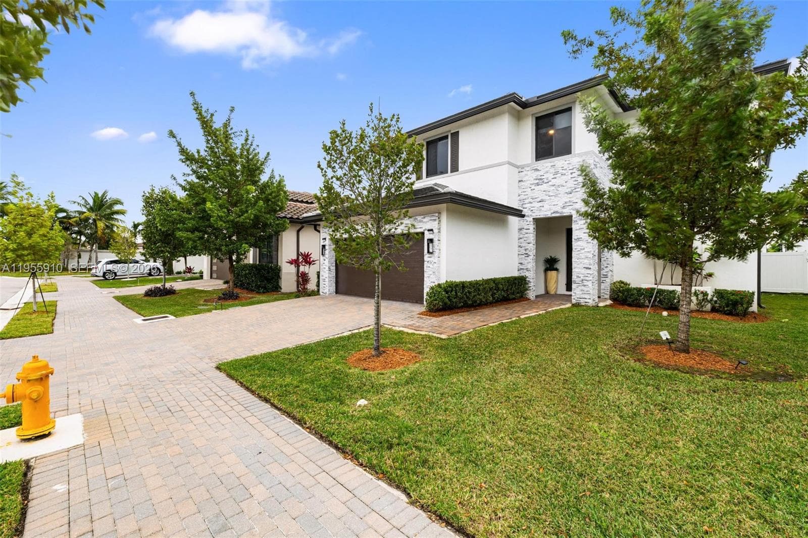 8086 NW 47th Ter, Doral FL 33166 photo 2