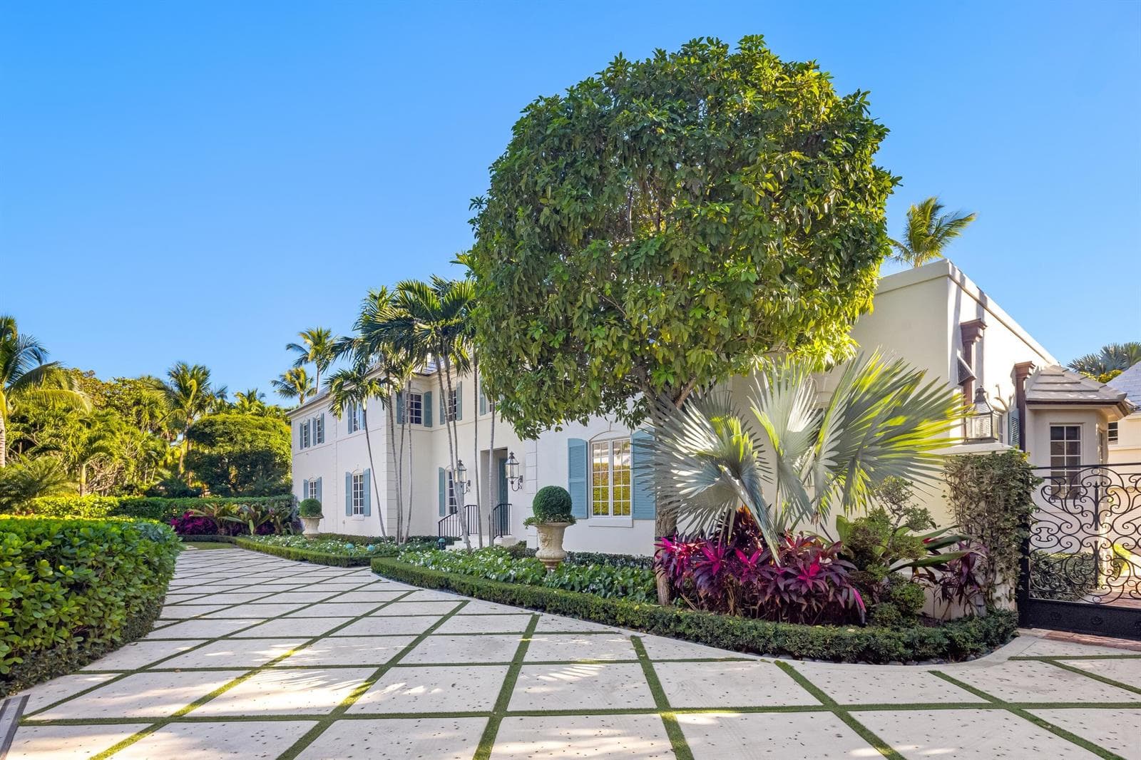 9 Via Vizcaya, Palm Beach FL 33480 photo 2