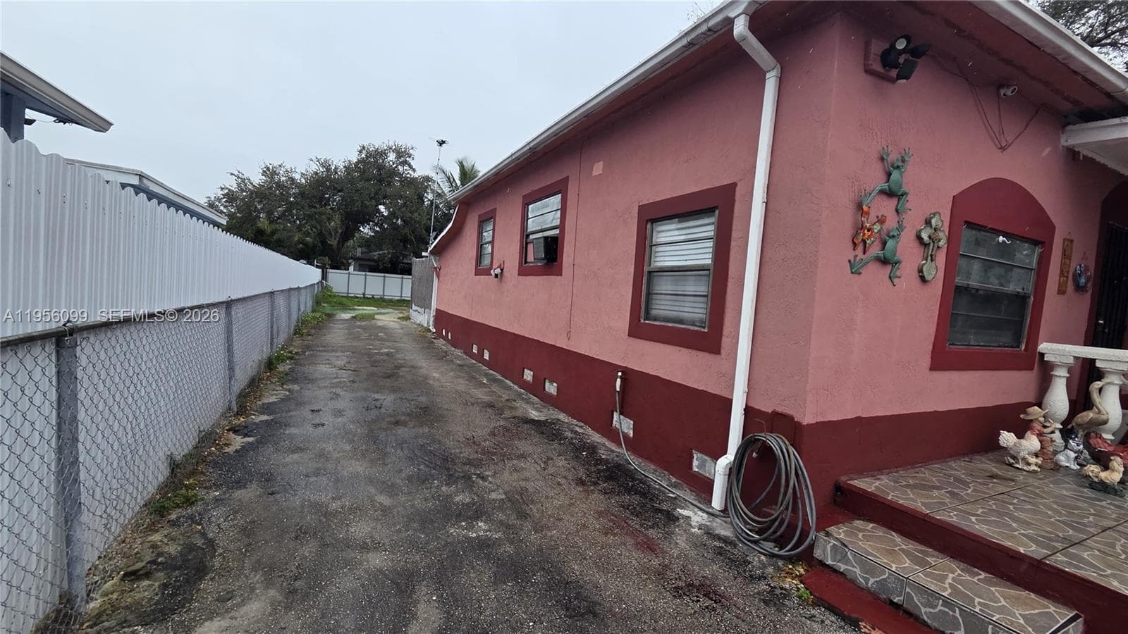 2764 NW 31st St, Miami FL 33142 photo 4