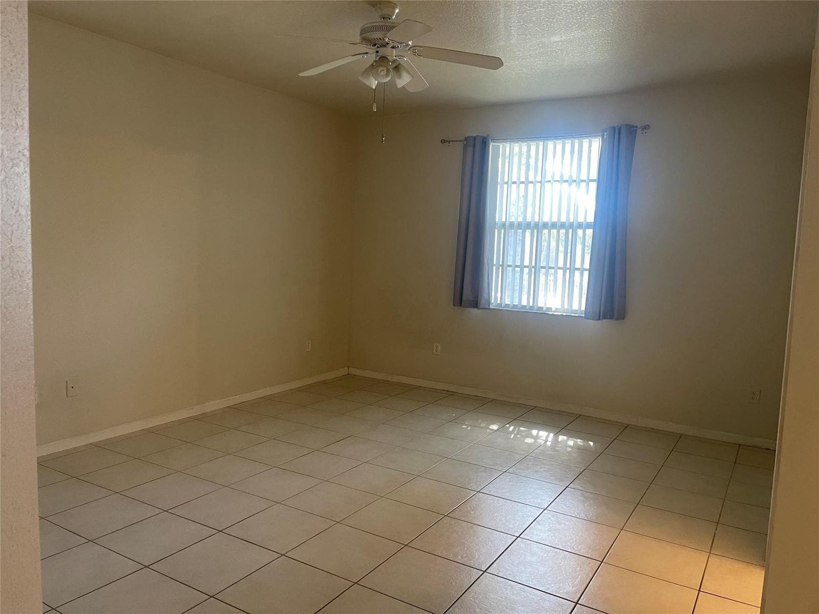 717 NE 4th Street, Hallandale Beach FL 33009 photo 4