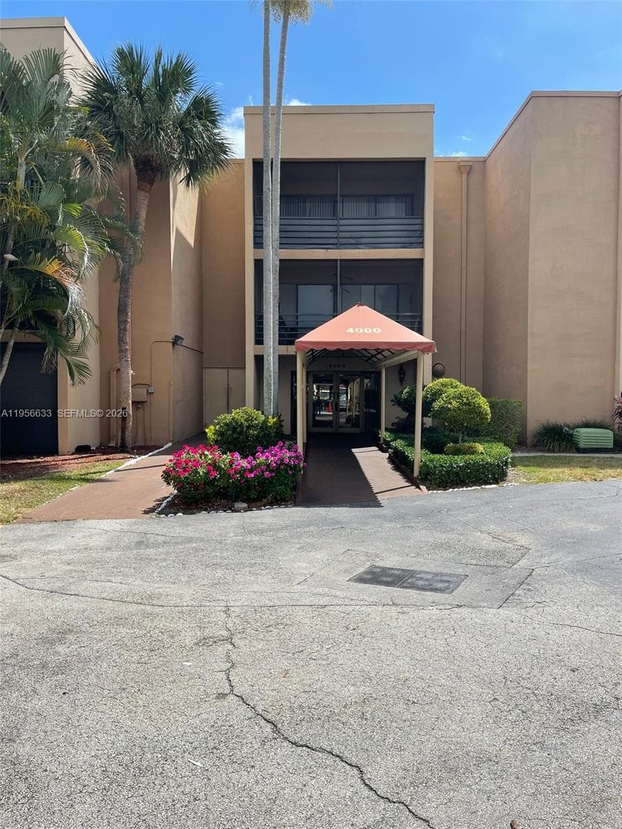 4000 N Hills Dr # 32, Hollywood FL 33021