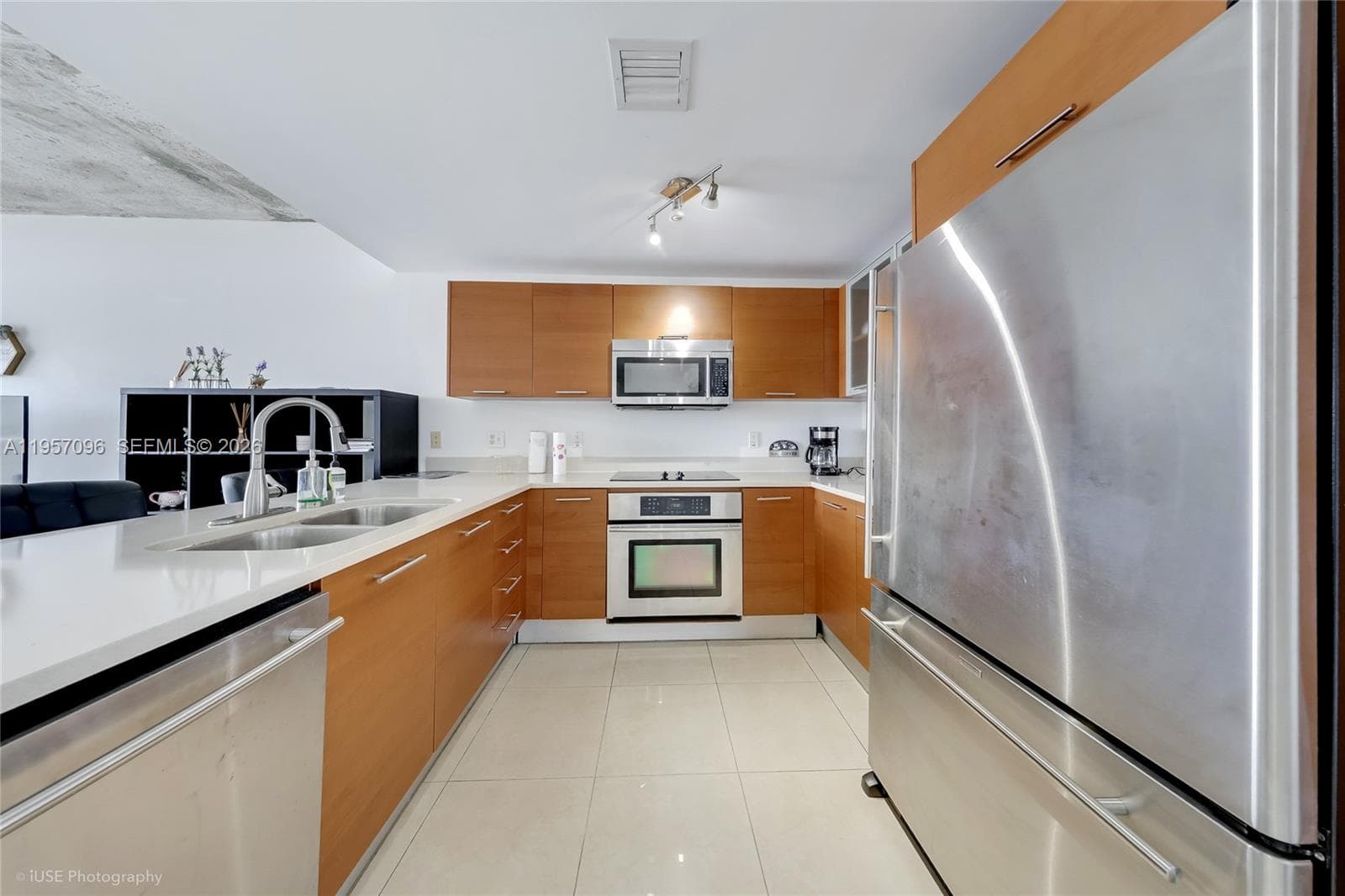 3250 NE 1st Ave # 811, Miami FL 33137 photo 2