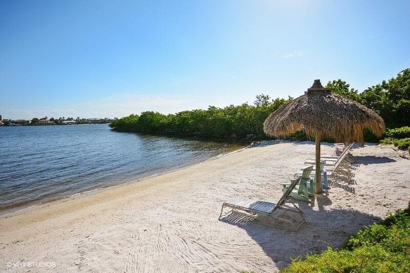 1000 Scotia Drive # 304, Hypoluxo FL 33462 photo 2