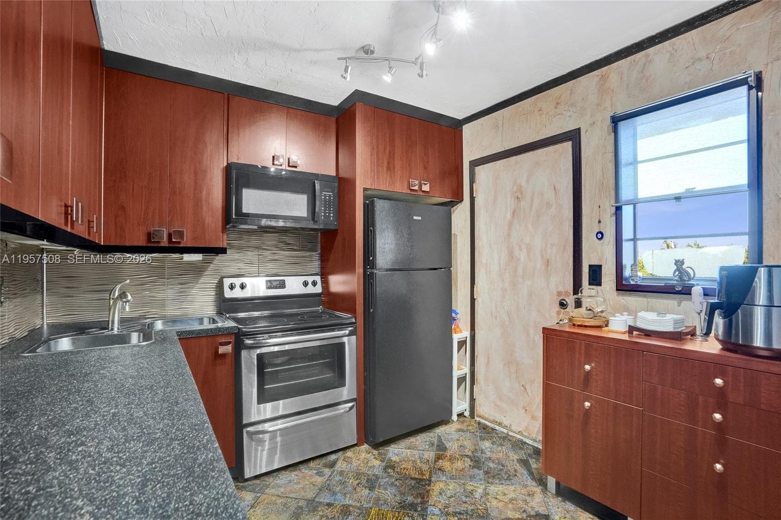1000 NE 12th Ave # 505, Hallandale Beach FL 33009 photo 5