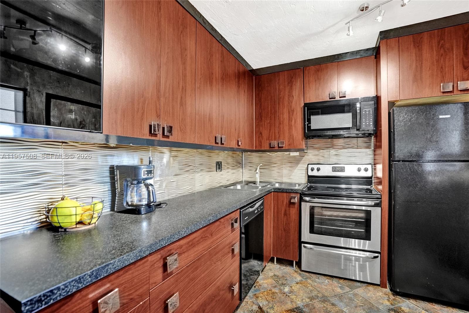1000 NE 12th Ave # 505, Hallandale Beach FL 33009 photo 4