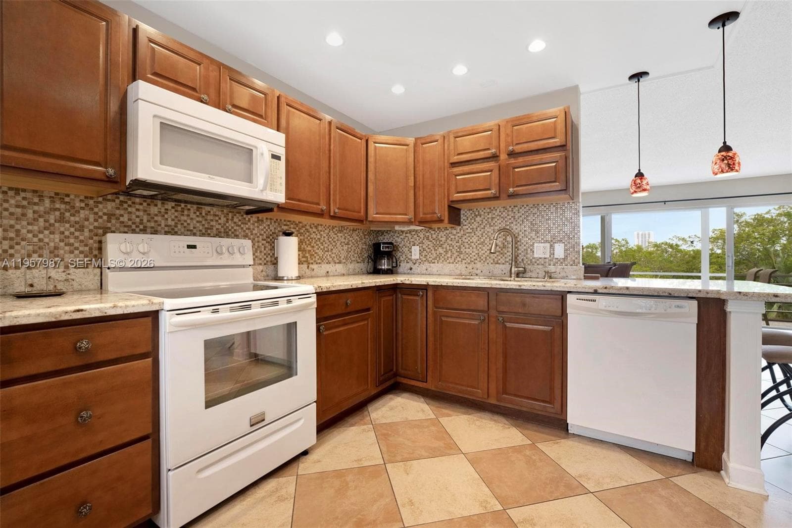 1000 NE 14th Ave # 602, Hallandale Beach FL 33009 photo 2