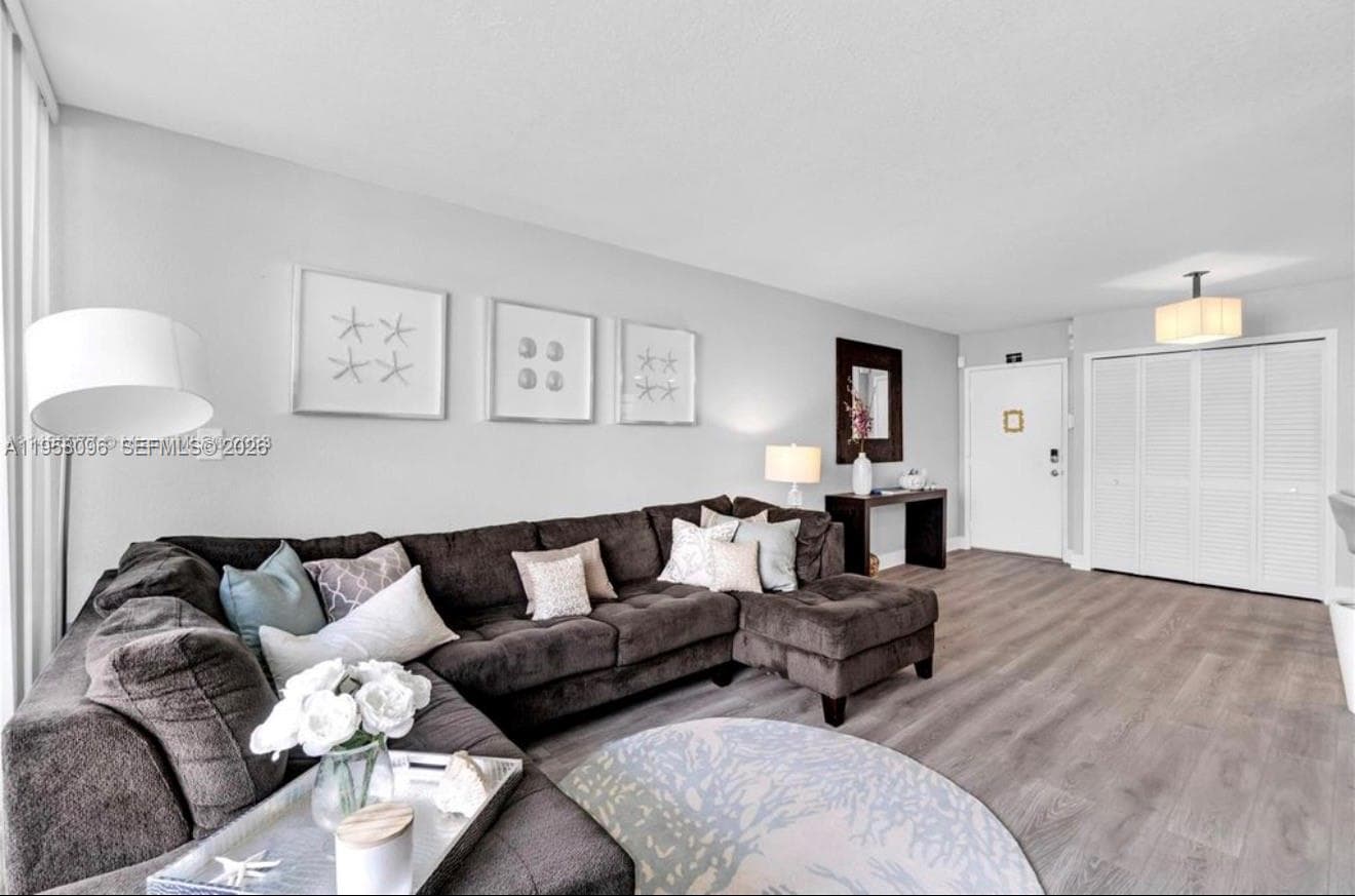 830 NW 87t ave # 303, Miami FL 33172 photo 4