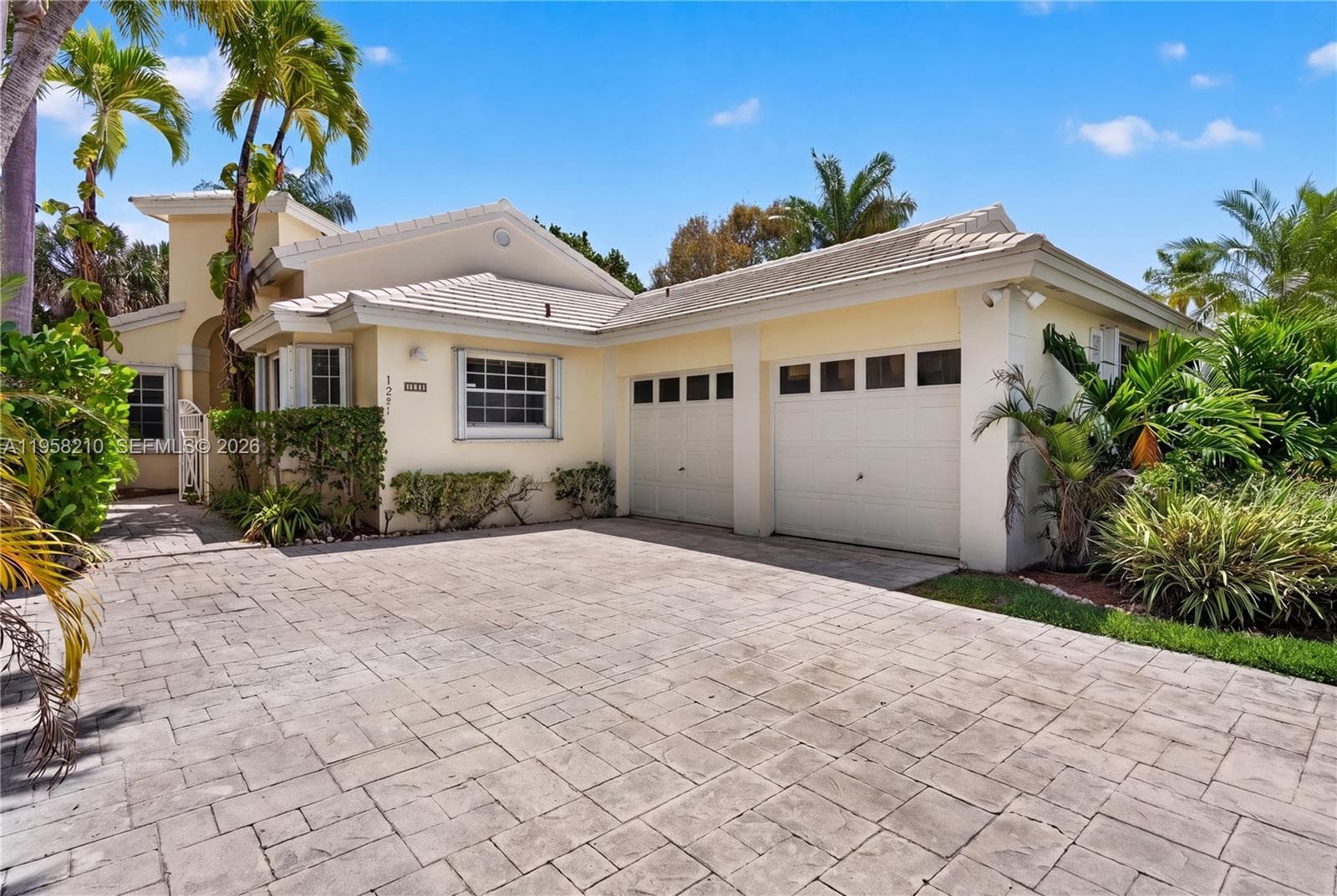 1251 E Wilshire Cir E, Pembroke Pines, FL 33027 photo 3