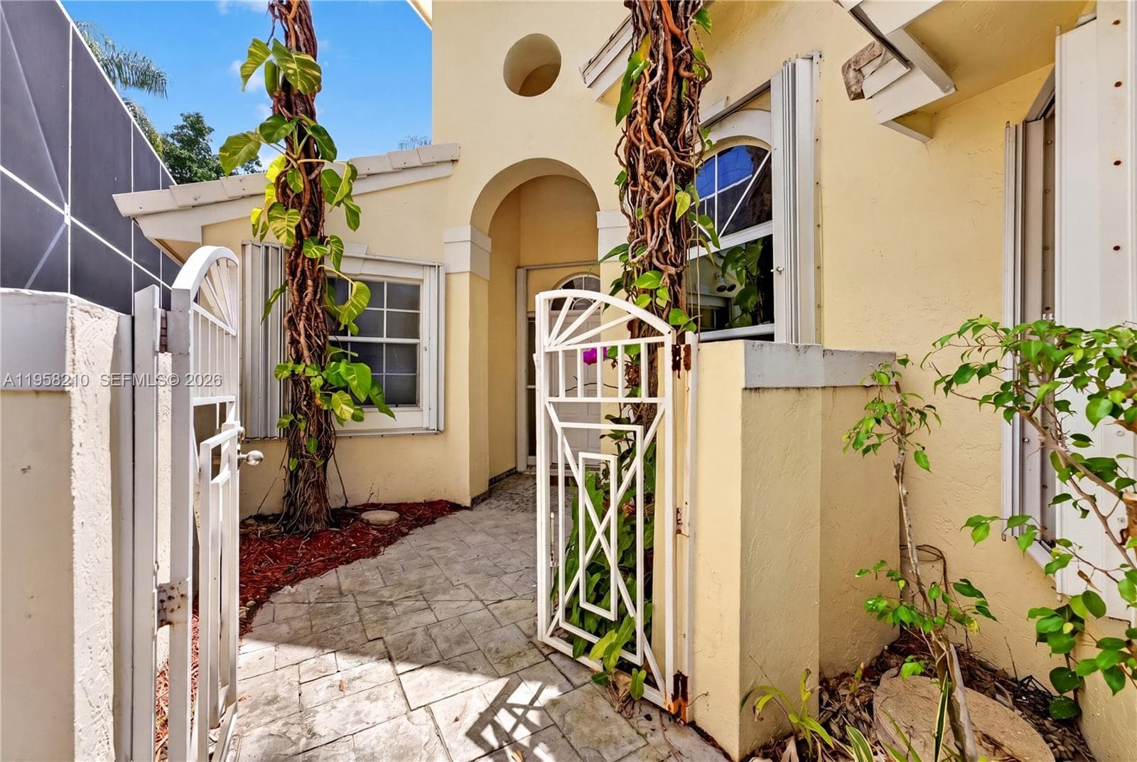 1251 E Wilshire Cir E, Pembroke Pines, FL 33027 photo 4