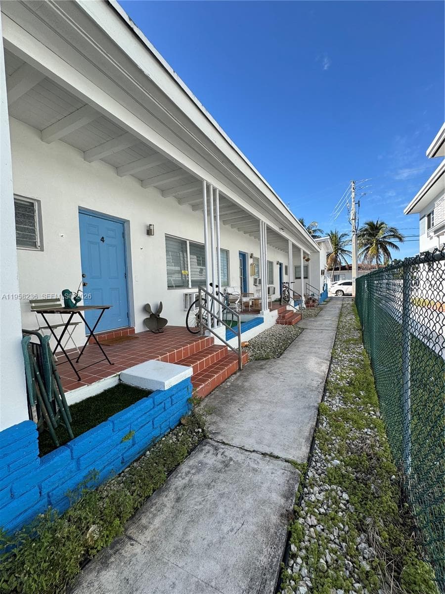 8135 Crespi Blvd, Miami Beach FL 33141 photo 4