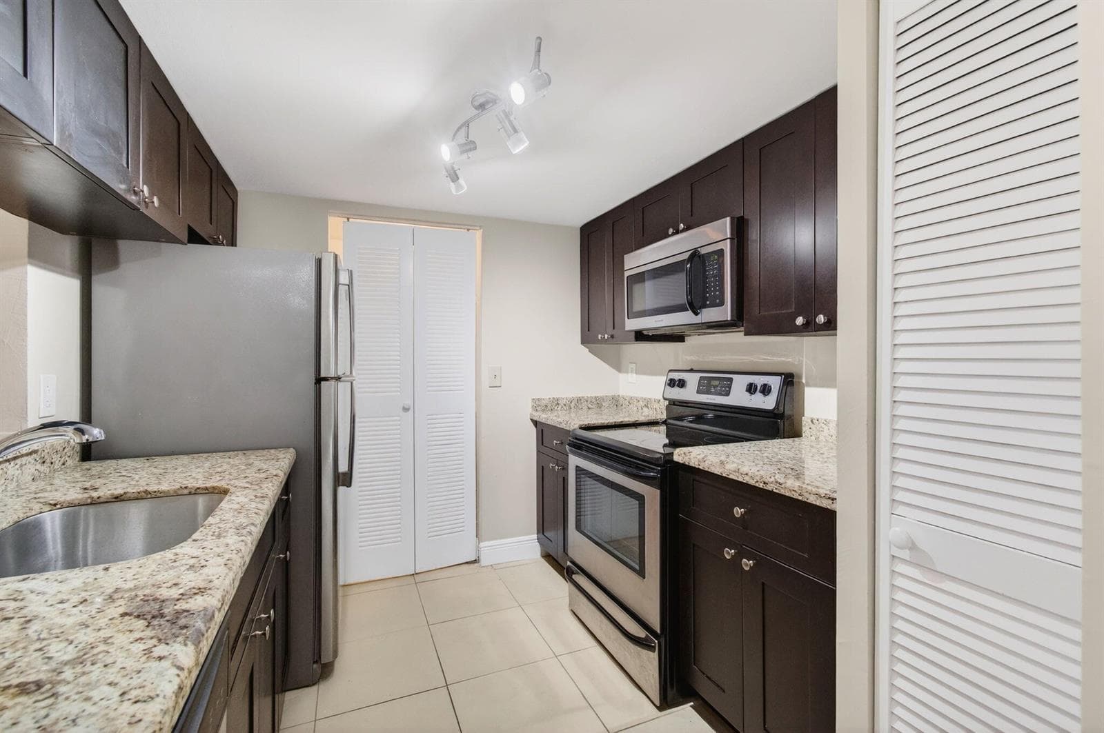 9901 Westview Drive # 324, Coral Springs FL 33076 photo 3