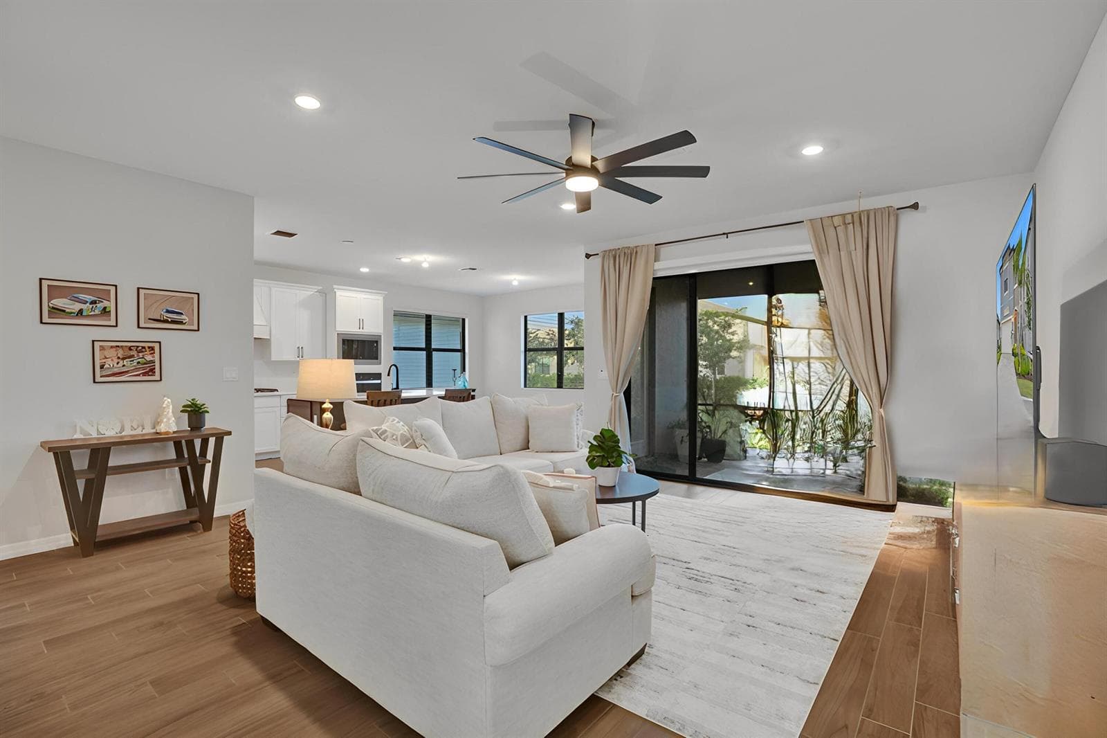 4422 S Silverwood Lane, Oakland Park FL 33309 photo 4
