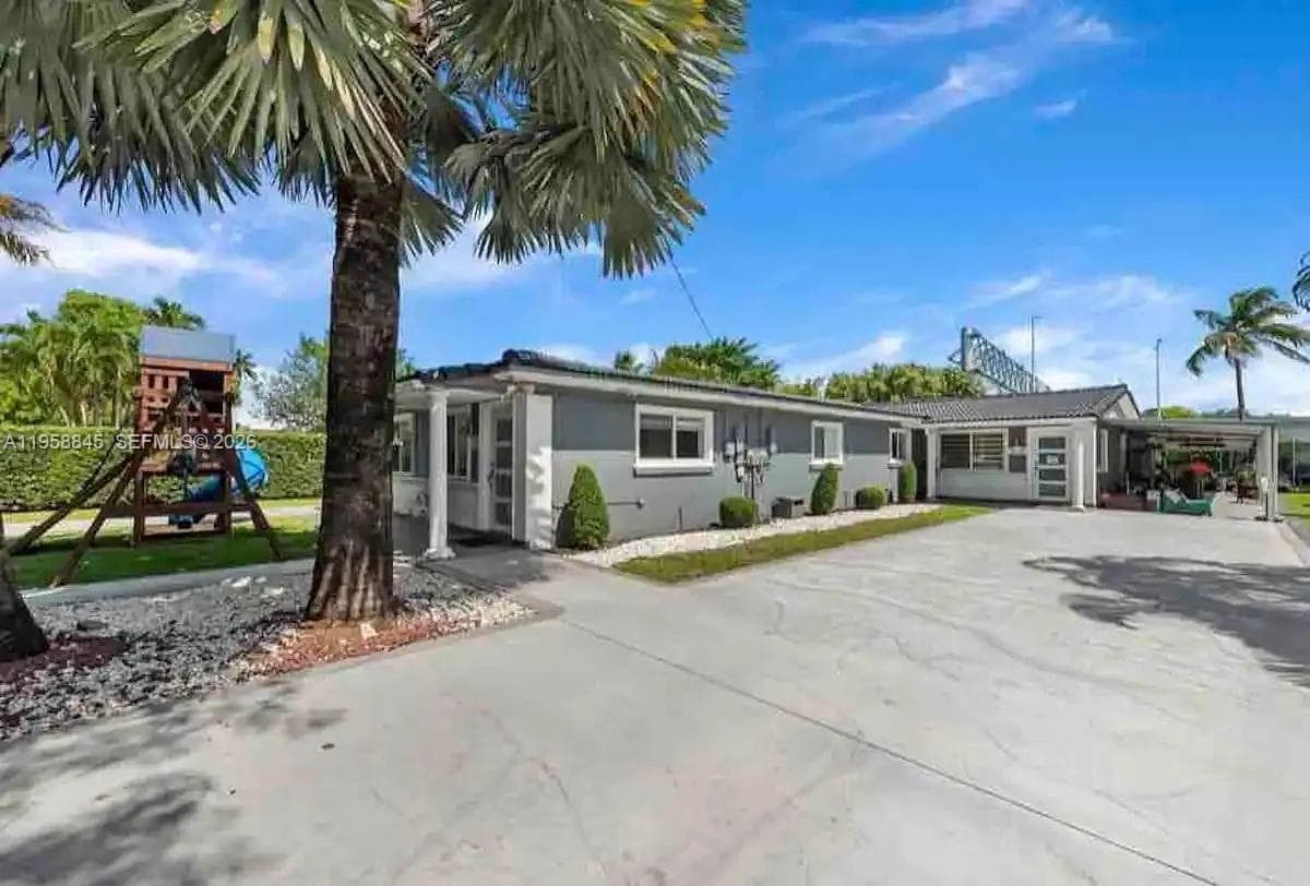 3008 NW 13th St, Miami FL 33125