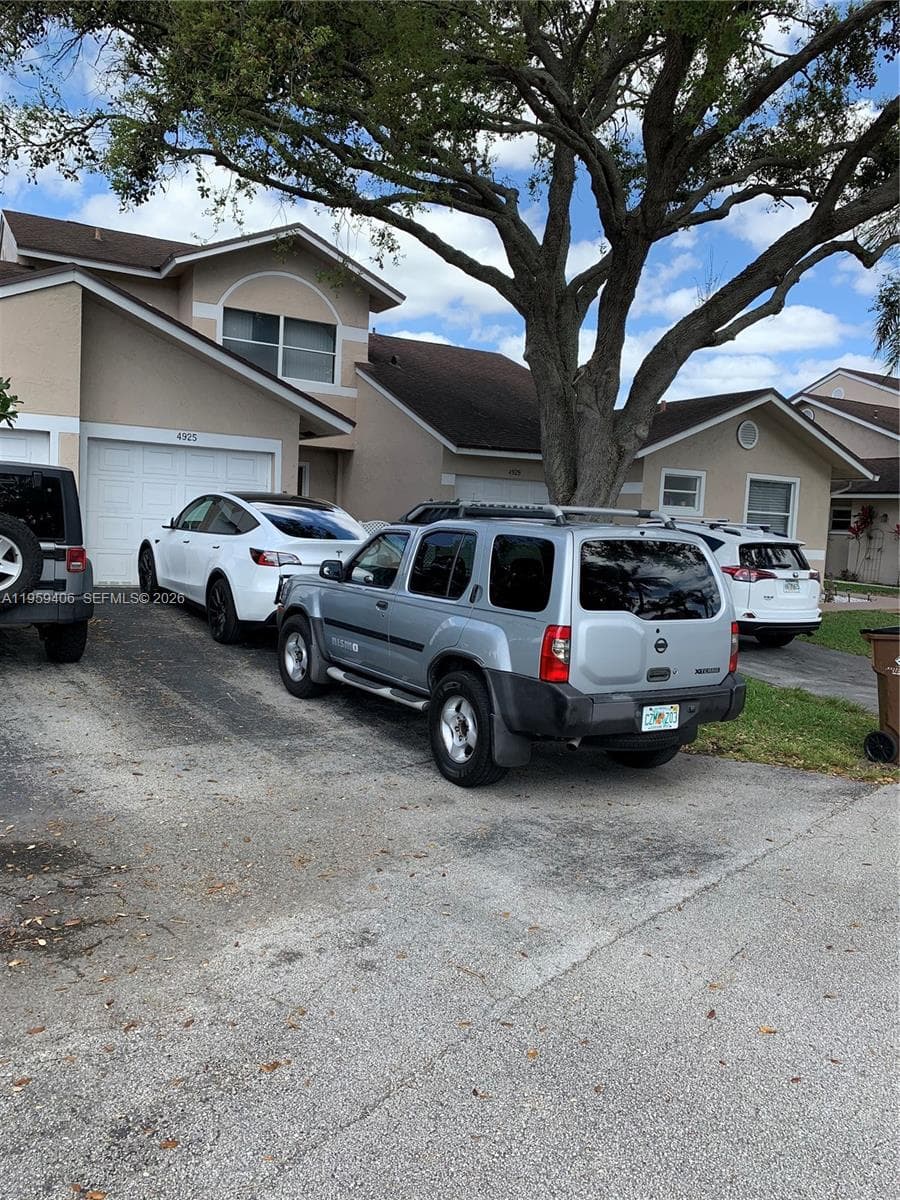 4925 W Lakes Dr, Deerfield Beach FL 33442