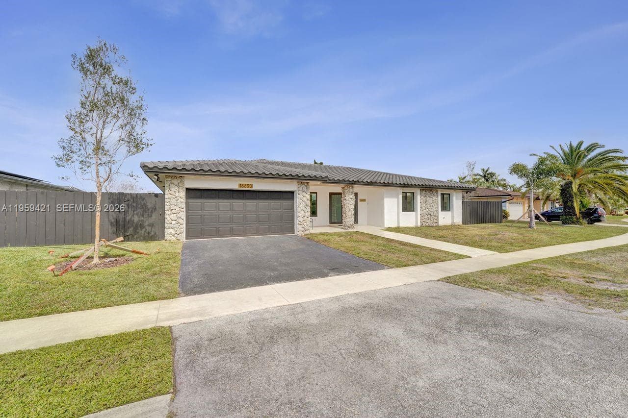 16653 Golfview Dr, Weston FL 33326 photo 3