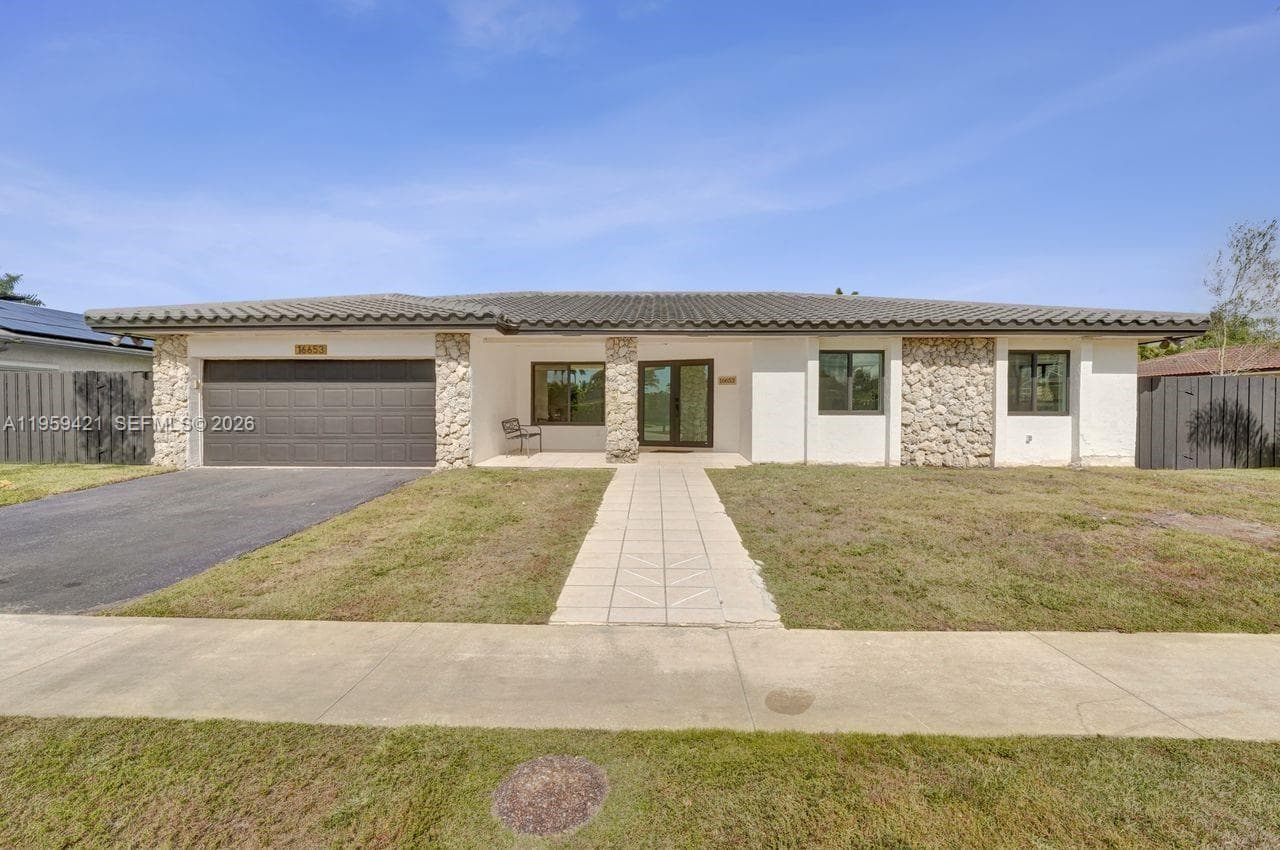 16653 Golfview Dr, Weston FL 33326 photo 5