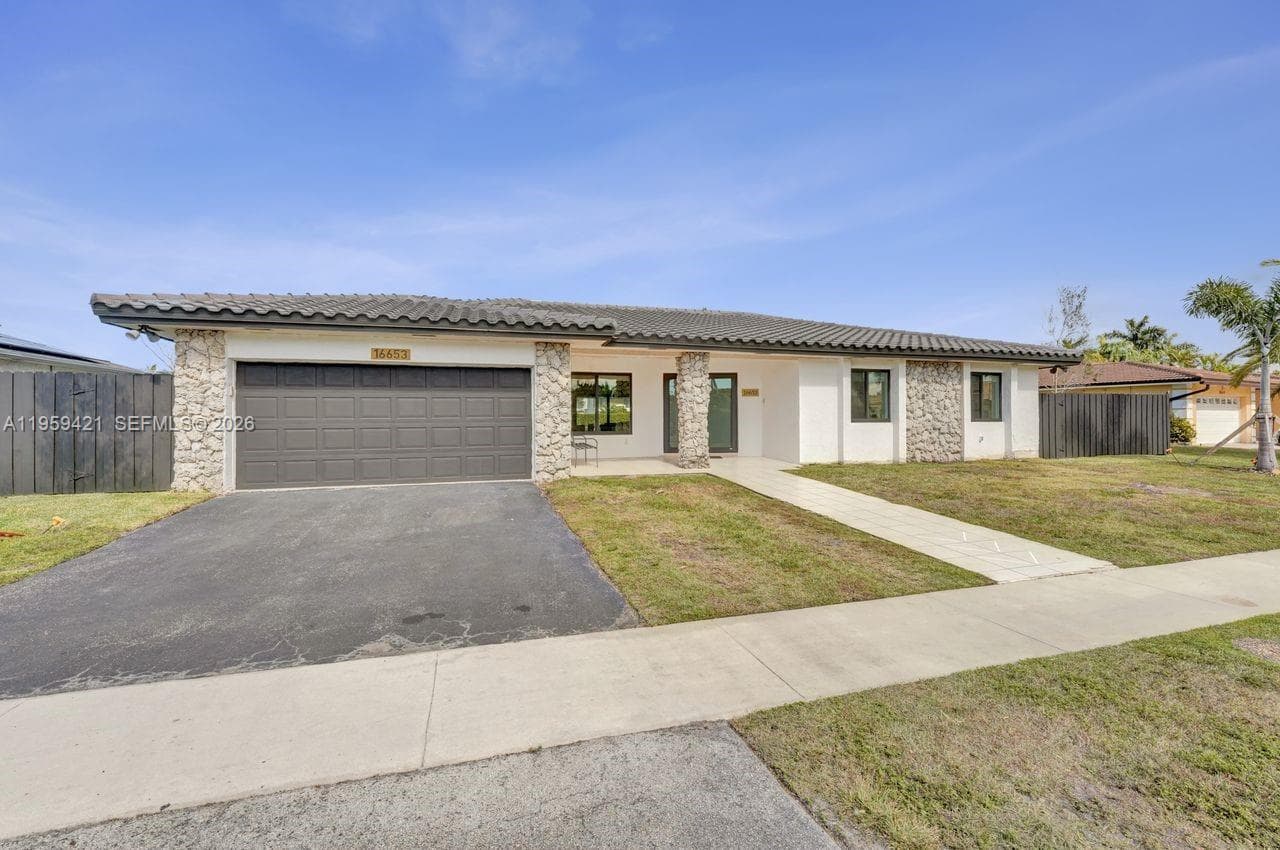 16653 Golfview Dr, Weston FL 33326 photo 4