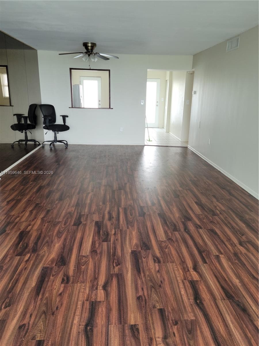 1075 NE Miami Gardens Dr # 509, Miami FL 33179 photo 2