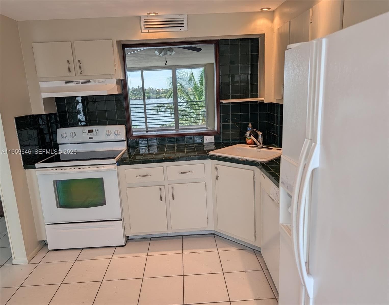 1075 NE Miami Gardens Dr # 509, Miami FL 33179 photo 4