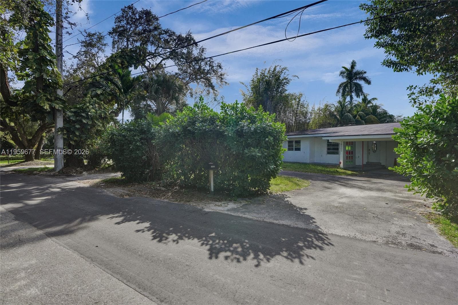 18500 NE 23rd Ct, Miami FL 33180 photo 3