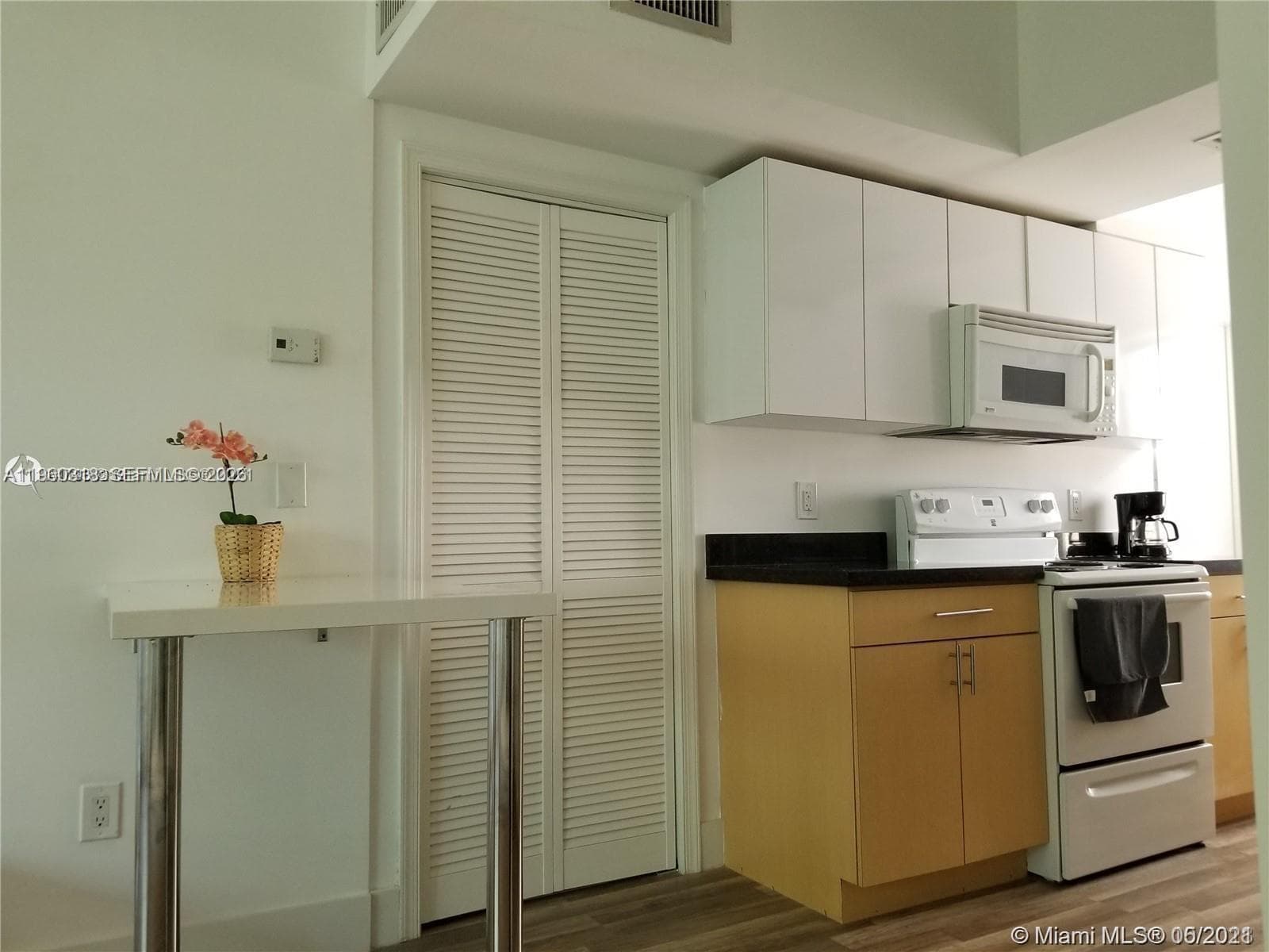 1045 Meridian Ave # 4, Miami Beach FL 33139 photo 2