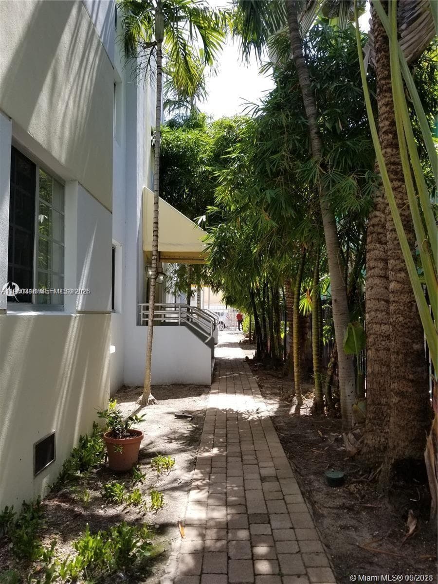1045 Meridian Ave # 4, Miami Beach FL 33139 photo 4