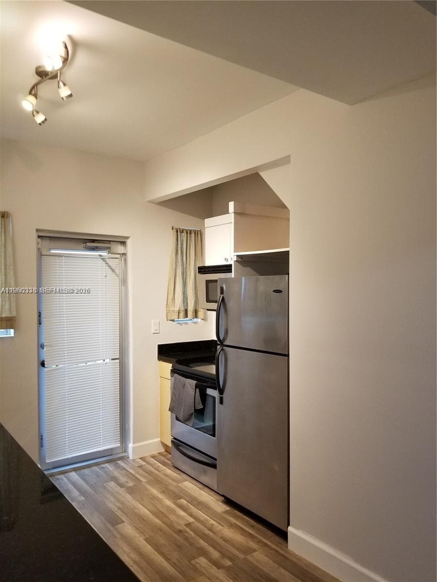1045 Meridian Ave # 5, Miami Beach FL 33139 photo 2