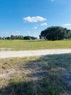 7621 17th Place, FL 33935 photo 2