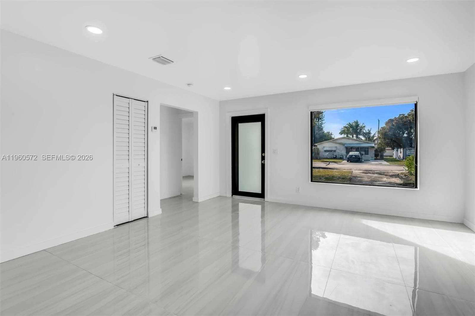 528 NW 3rd Ct, Hallandale Beach FL 33009 photo 2