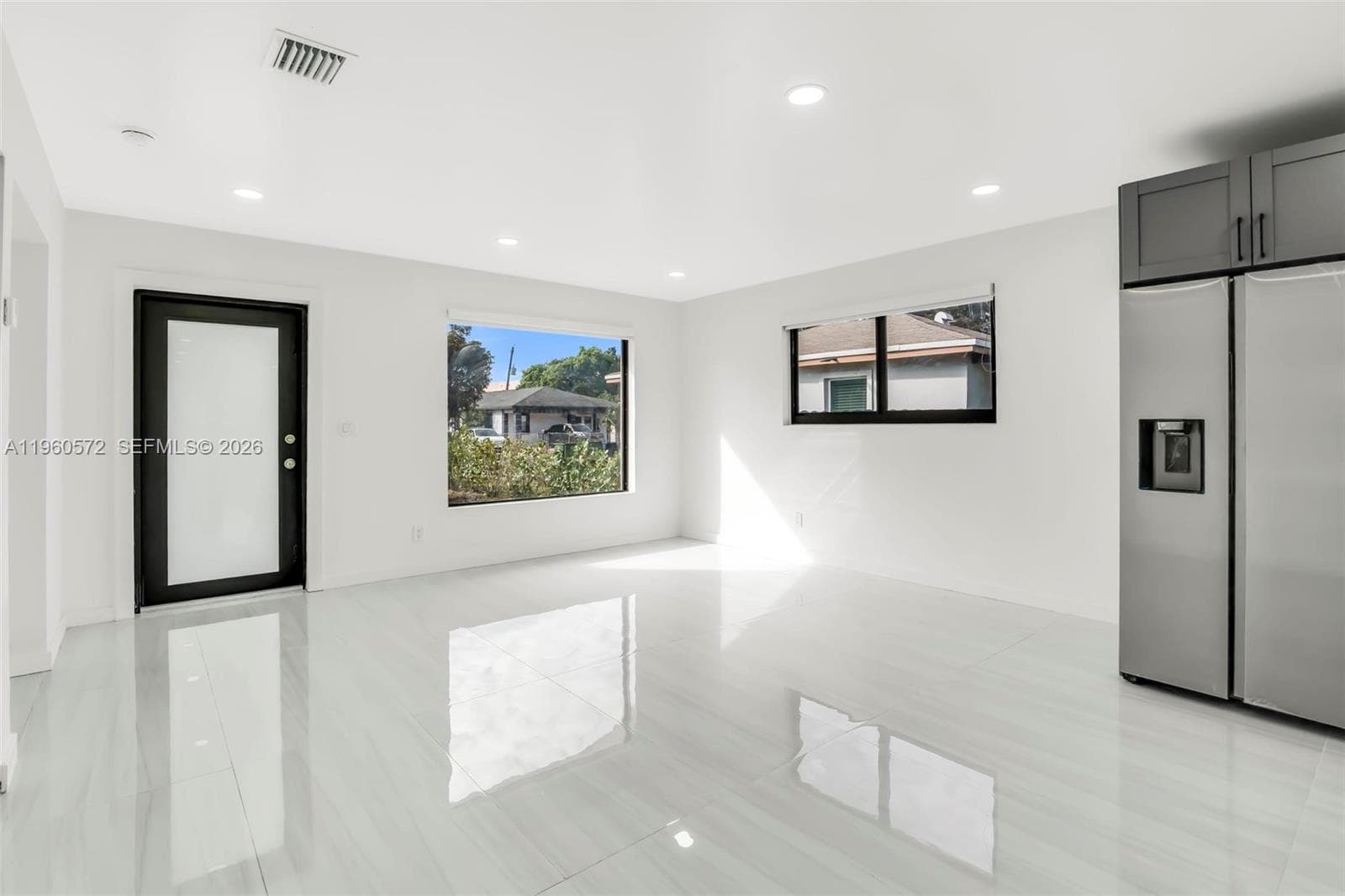 528 NW 3rd Ct, Hallandale Beach FL 33009 photo 4