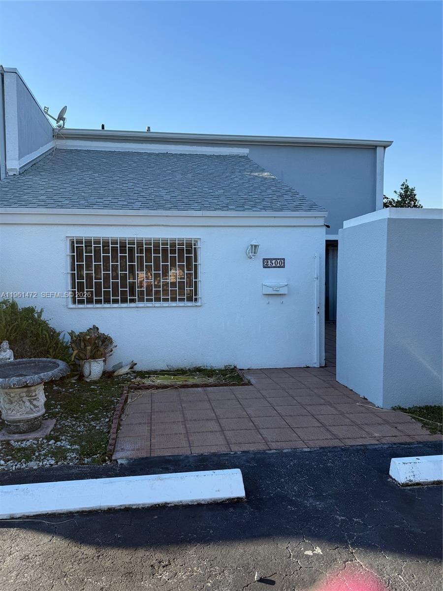 2500 SW 122nd Ct, Miami FL 33175 photo 2