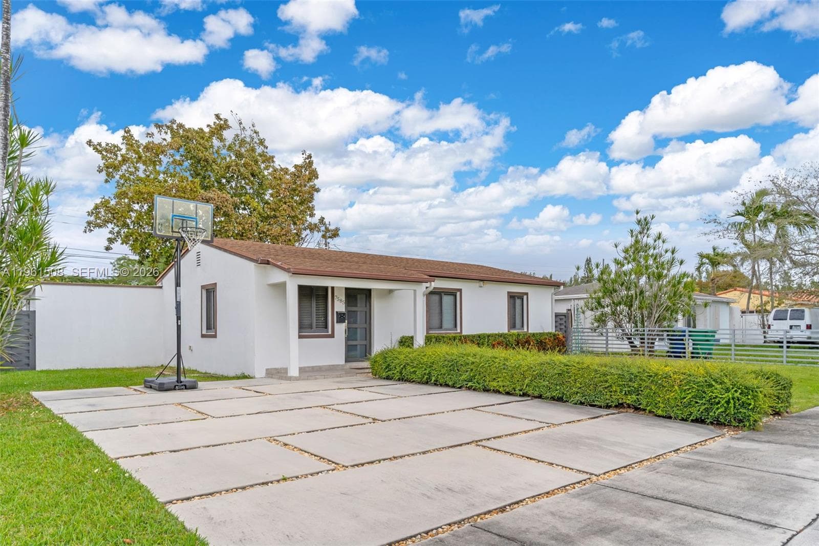 7585 SW 28th St, Miami FL 33155 photo 2