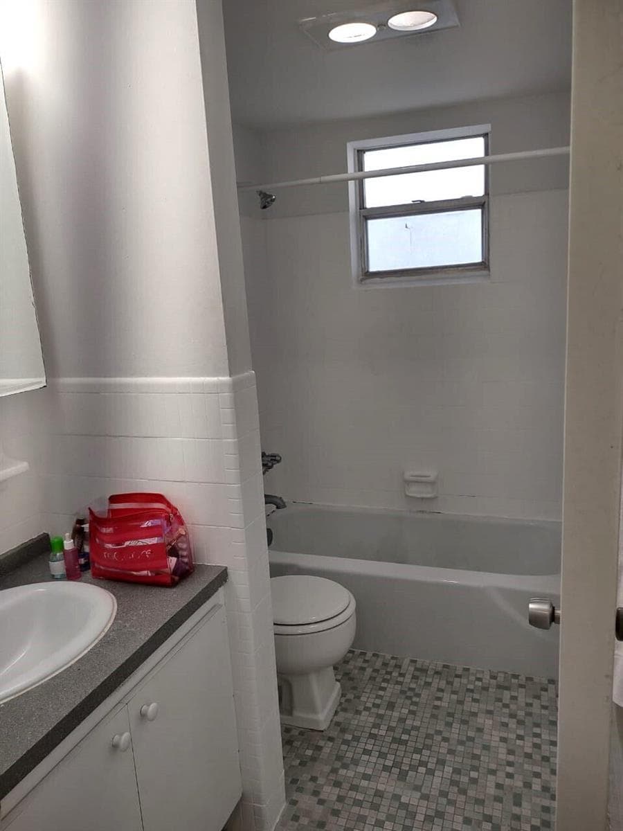 1100 NE 1st Court # 305, Hallandale Beach FL 33009 photo 5