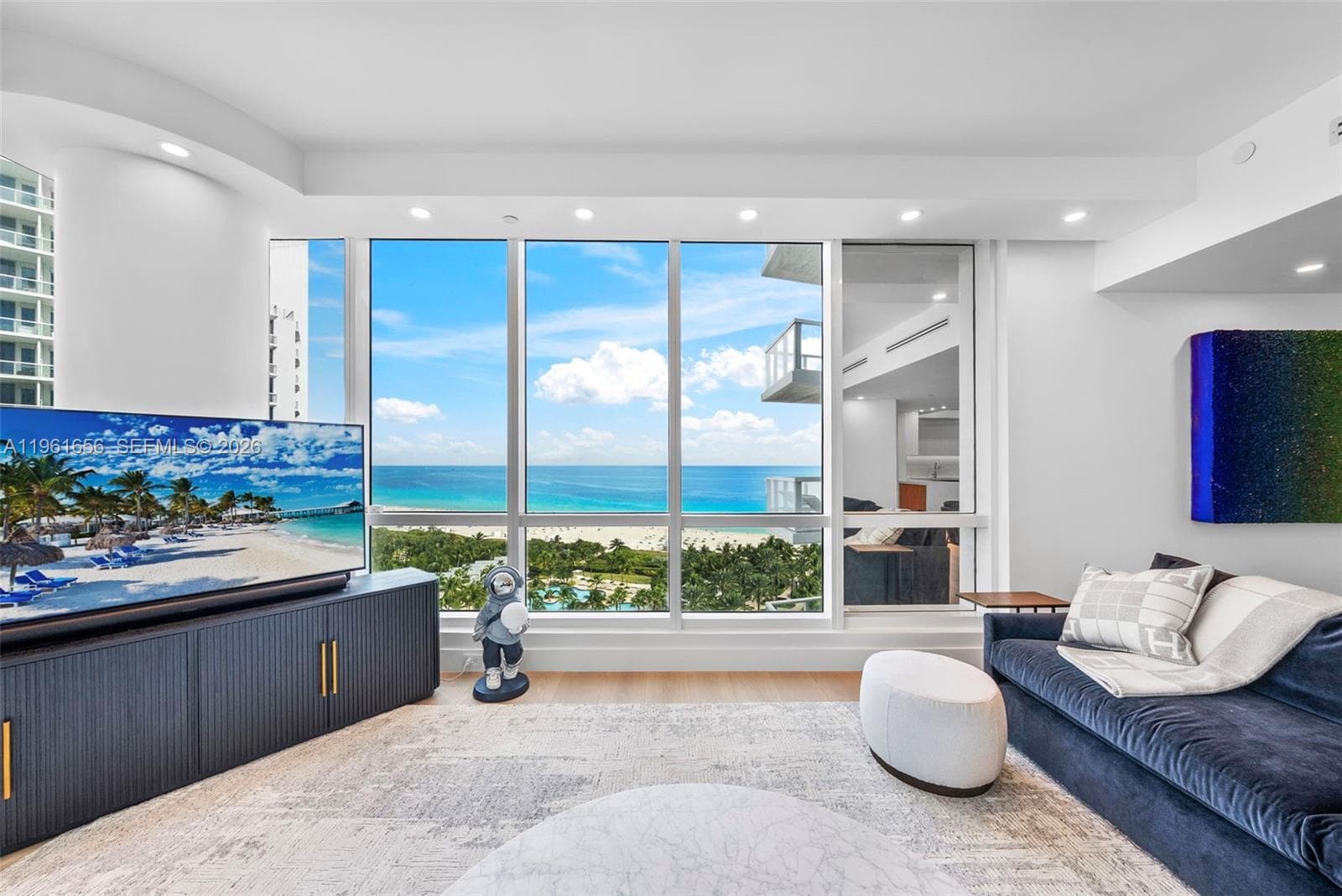 100 S Pointe Dr, Miami Beach FL 33139