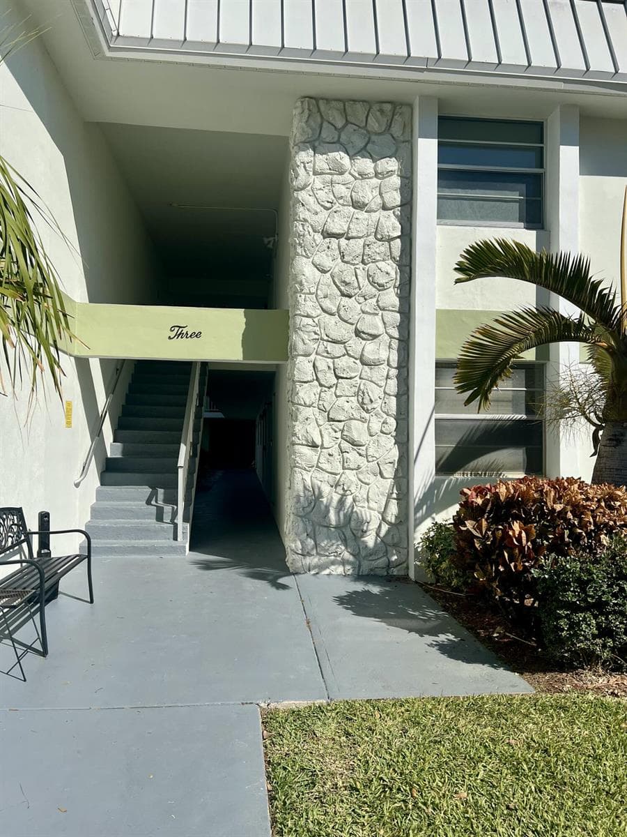2302 Sunrise Boulevard # 201, Fort Pierce FL 34982 photo 4