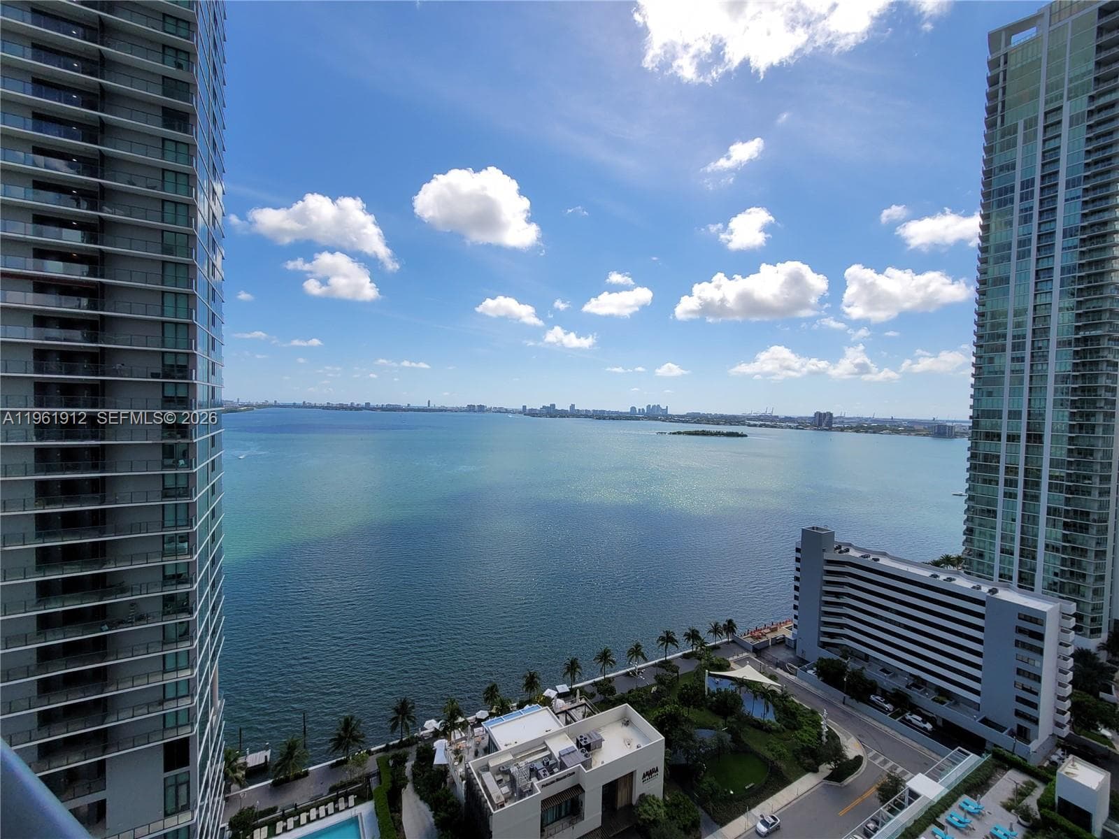 650 NE 32nd St # 2205, Miami FL 33137 photo 2