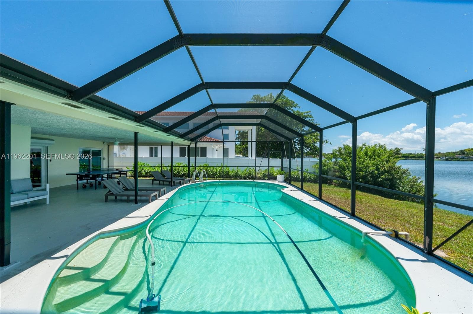 21320 NE 25th Court, Miami FL 33180 photo 2
