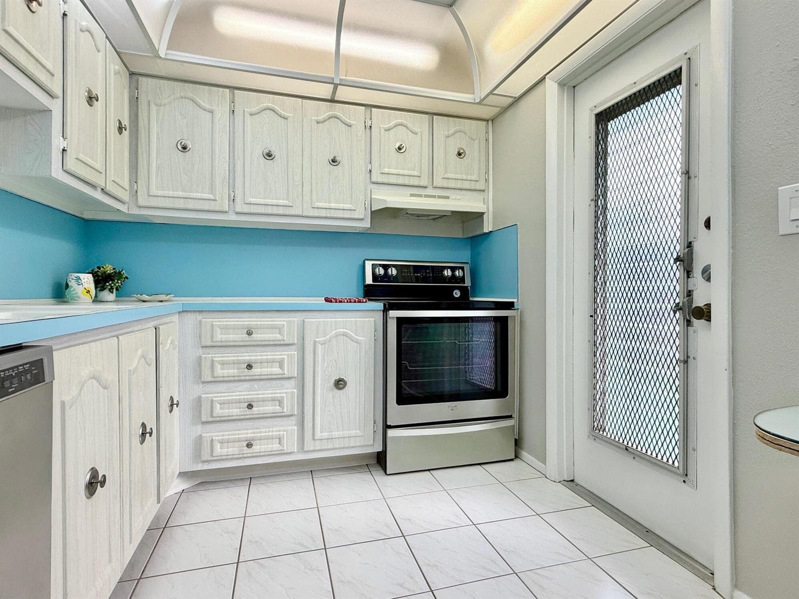 4401 NW 41st Street # 104, Lauderdale Lakes FL 33319 photo 4