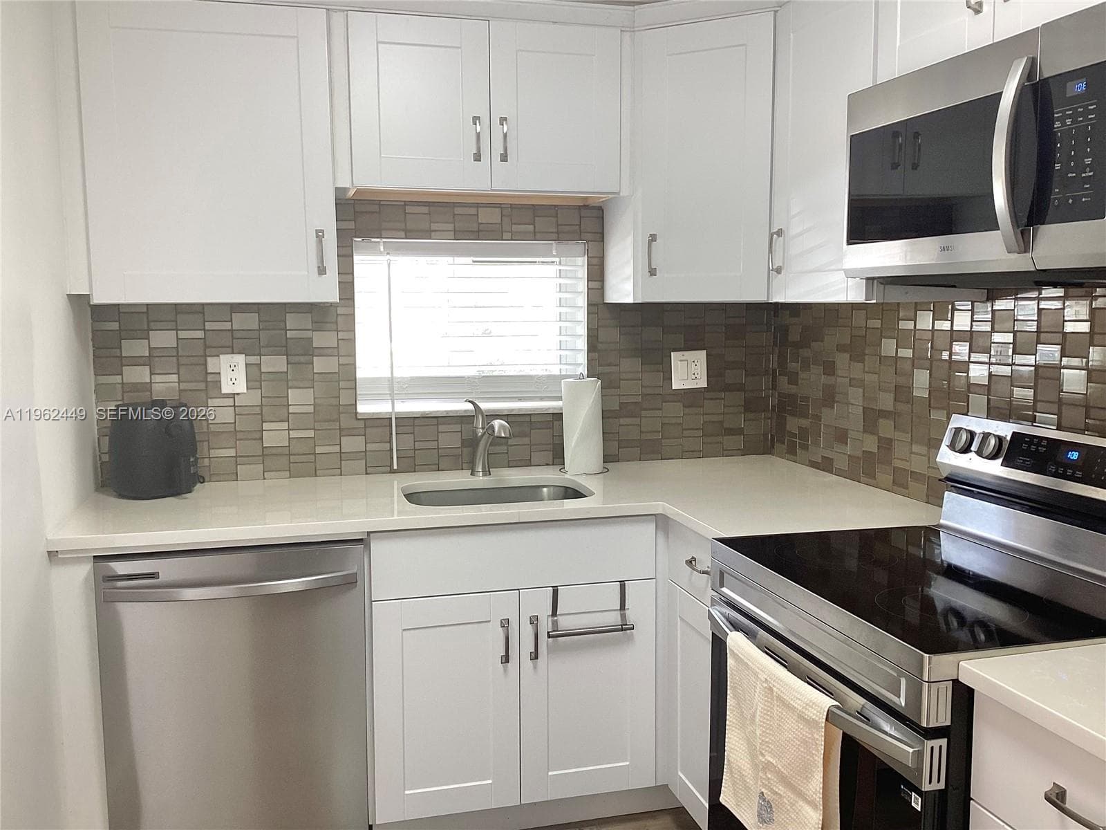 9423 S Hollybrook Lake Dr # 106, Pembroke Pines FL 33025 photo 4