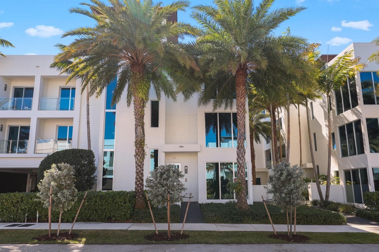 238 Shore Court, Lauderdale By The Sea FL 33308 photo 2