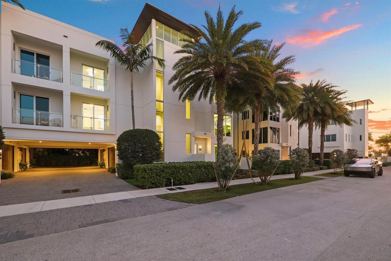 238 Shore Court, Lauderdale By The Sea FL 33308 photo 3