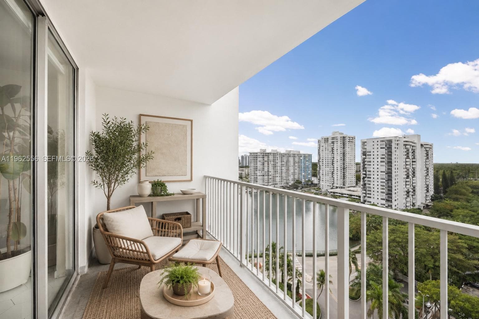 2801 NE 183rd St # 1607W, Aventura FL 33160 photo 2