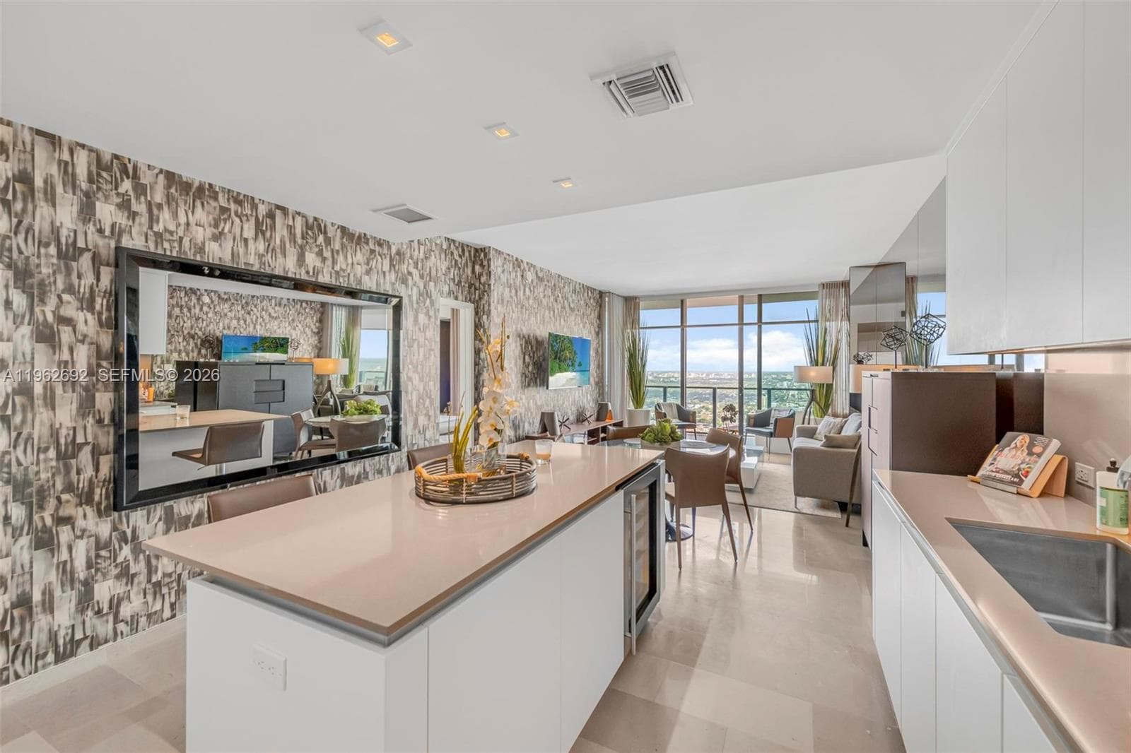 88 SW 7th St # 3806, Miami FL 33130 photo 3